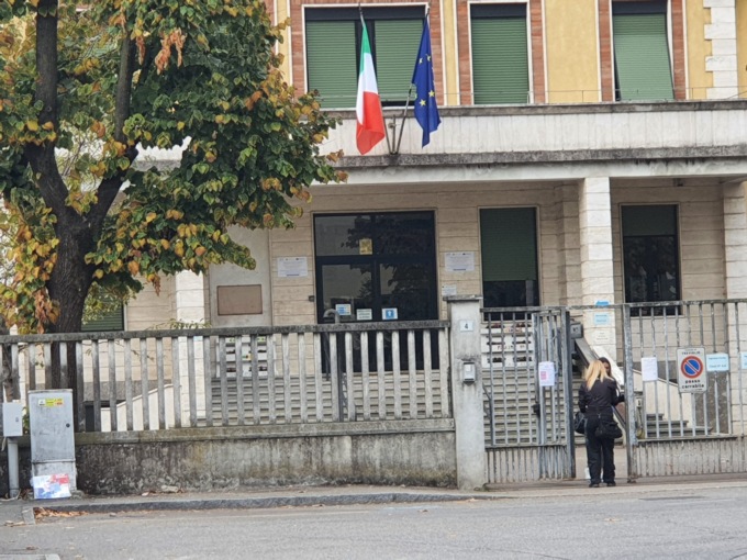 Furti a scuola: “Da tempo chiediamo che venga installato un antifurto”