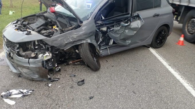 Schianto sulla Rivoltana e un’auto finisce ribaltata, traffico in tilt