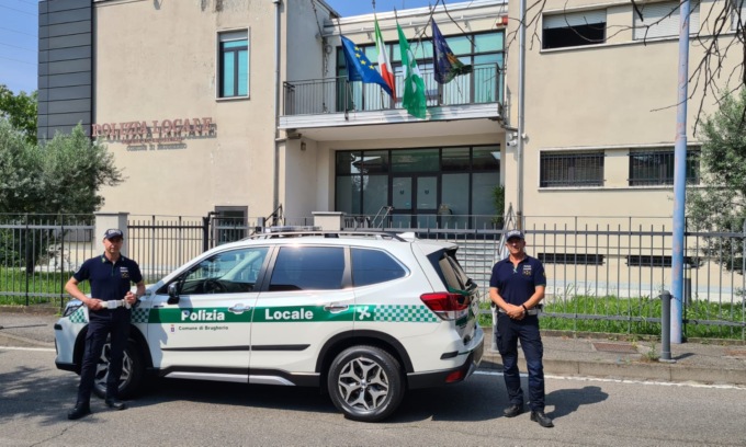 Ubriaco, canta a squarciagola  “Polizia non ci prendi…” al posto di blocco. Preso e denunciato