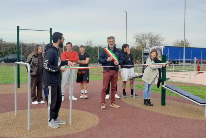 Un paese a dimensione sportiva: a Calcio s’inaugura l’area fitness