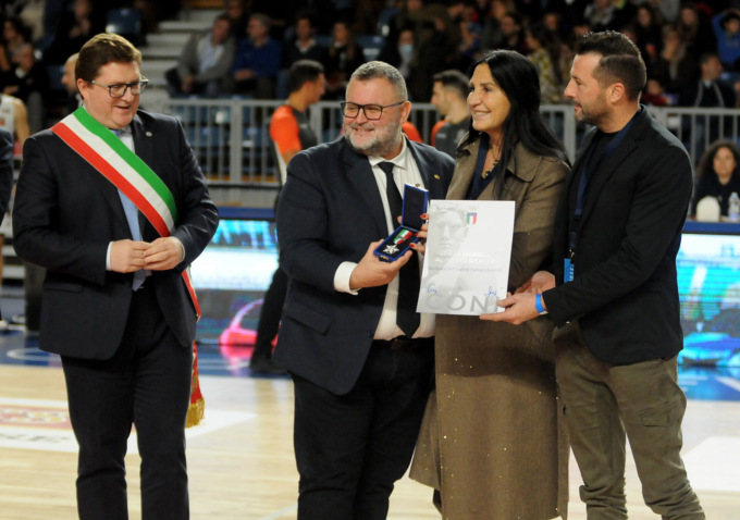 La stella d’argento del Coni alla Blu Basket 1971 Treviglio