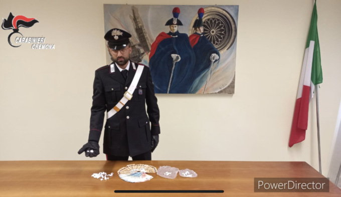Arrestati due spacciatori, sequestrate 65 dosi di cocaina