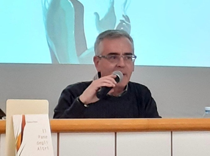 “Il pane degli altri”: presentata a Fara Gera d’Adda la nuova raccolta poetica di Gianluca Farina
