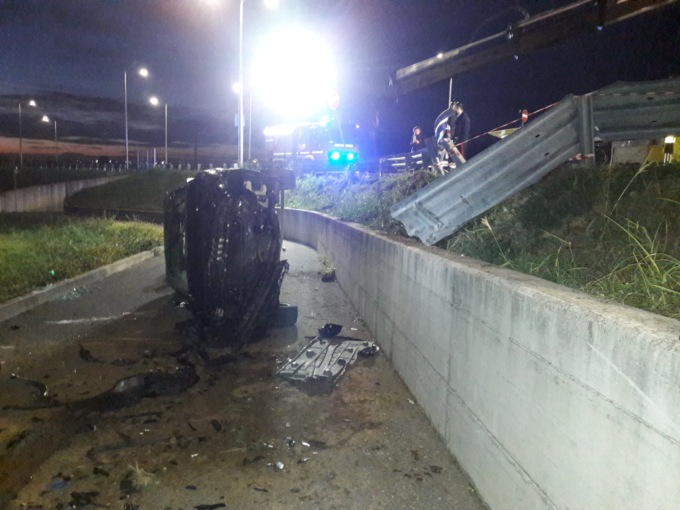 Perde il controllo dell’auto e finisce fuori strada sulla Tangenziale Nord