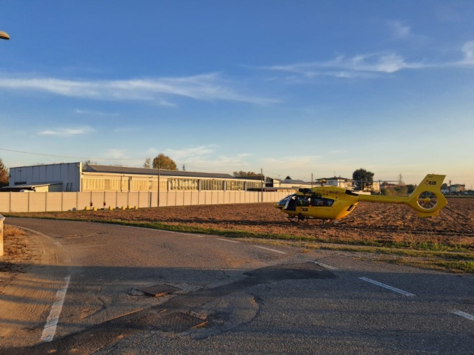 Malore per una 46enne, soccorsa in azienda con l’eliambulanza
