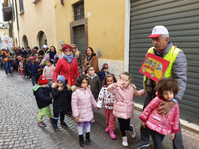Bimbi e pensionati insieme per scoprire San Martino
