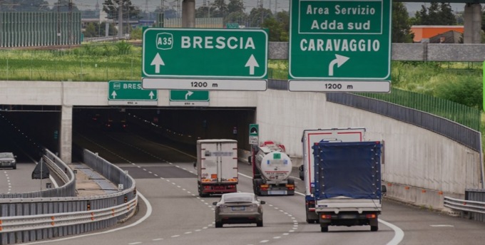 In fuga su Brebemi, auto sfiora i 250 km/h