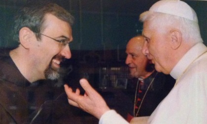 Il patriarca di Gerusalemme Pierbattista Pizzaballa: "Le campane suonino in tutte le chiese e i monasteri" per Benedetto XVI