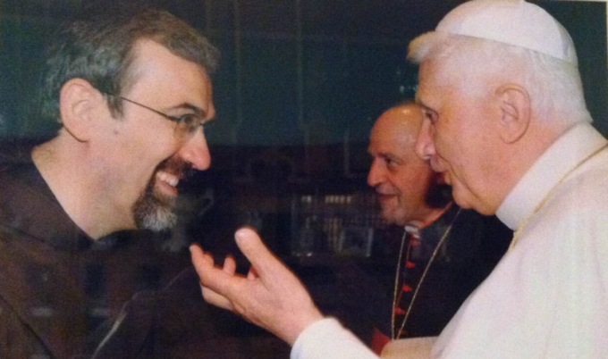 Il patriarca di Gerusalemme Pierbattista Pizzaballa: “Le campane suonino in tutte le chiese e i monasteri” per Benedetto XVI