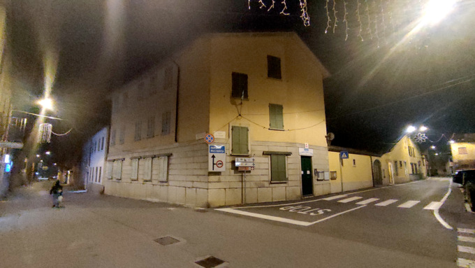 Giù le ex scuole medie, sorgerà un parcheggio per il centro