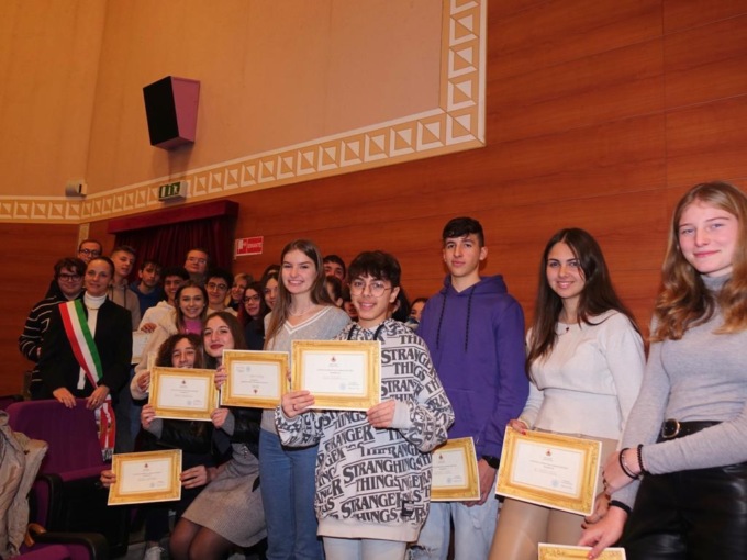 Borse di studio, il Comune premia gli studenti più brillanti
