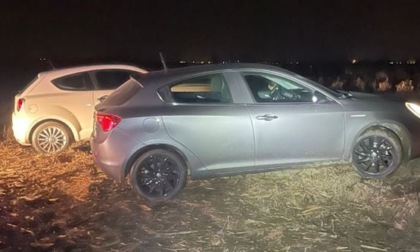 Inseguimento in campagna, i carabinieri recuperano due automobili rubate
