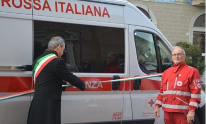 La Croce rossa inaugura una nuova ambulanza