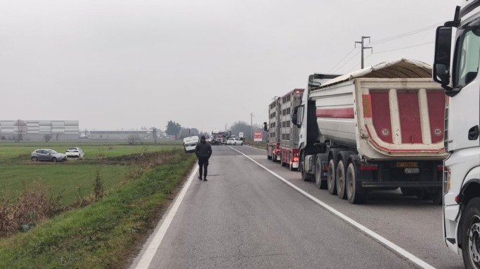 Grosso incidente sulla Rivoltana: grave una donna, strada bloccata