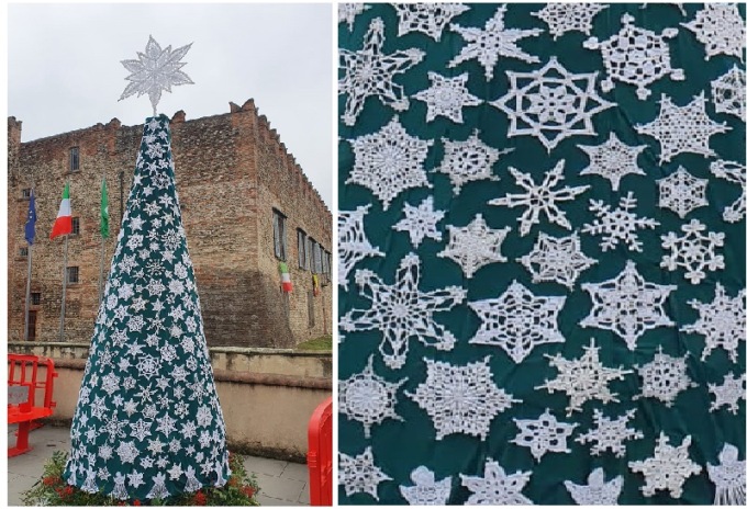 Sette mesi di lavoro per l’albero di Natale delle ricamatrici di Pumenengo, all’uncinetto