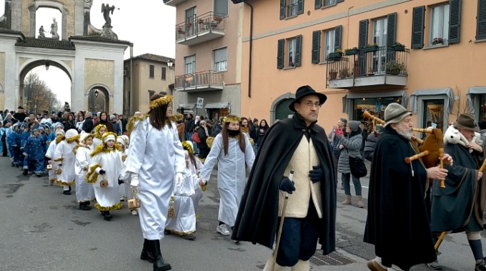 Torna il presepe vivente, tra i pastorelli c’è il sindaco
