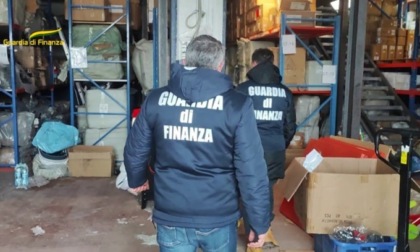 Ben 1600 statuine per presepio e 560mila luminarie sequestrate dalla Finanza a Milano: irregolari