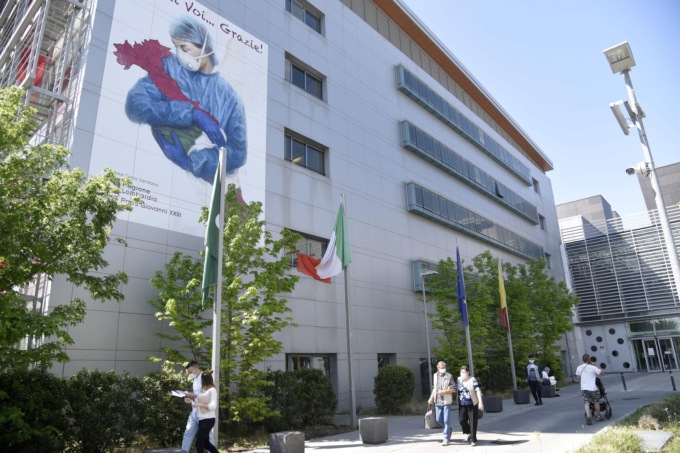 Ore di apprensione per l’11enne soccorsa in piscina, l’ipotesi di un gioco finito male