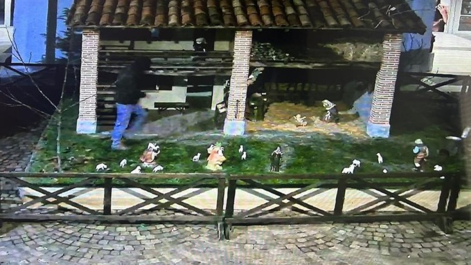 Ritrovata la statua rubata di Gesù Bambino, il cerchio si stringe attorno ai responsabili
