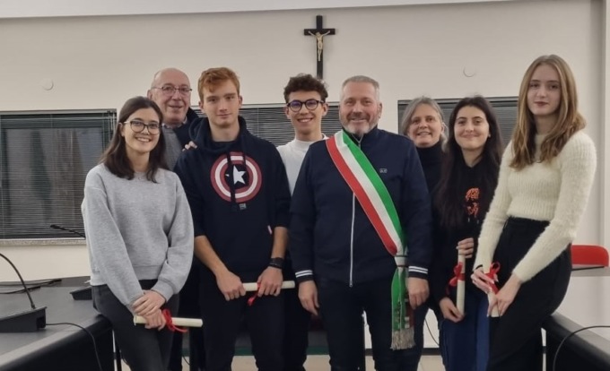 Il Comune premia tutti gli studenti meritevoli