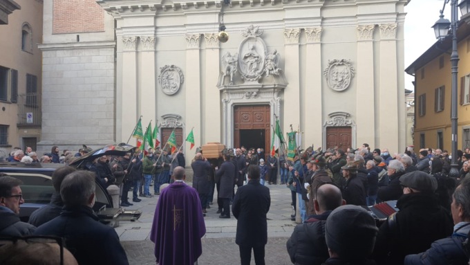 Marino Mariani, folla ai funerali: “Ciao e grazie per tutto”