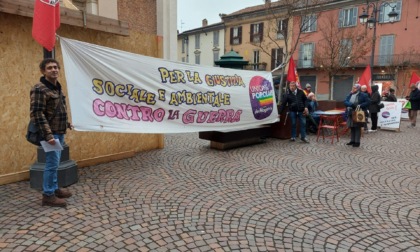Unione Popolare in piazza a Treviglio: "Il Comune fa ostruzionismo contro di noi"