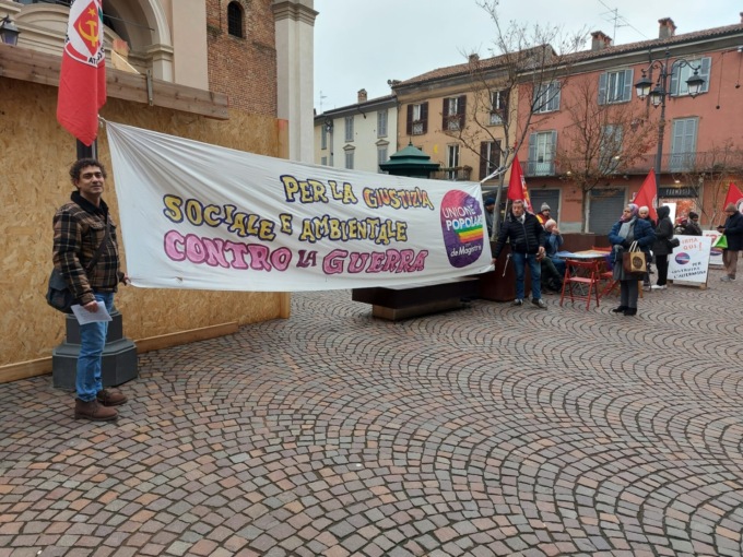 Unione Popolare in piazza a Treviglio: “Il Comune fa ostruzionismo contro di noi”