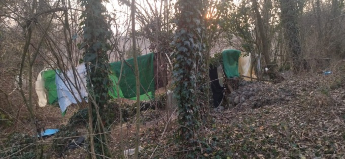 Un “albergo” a luci rosse a cielo aperto lungo il Serio