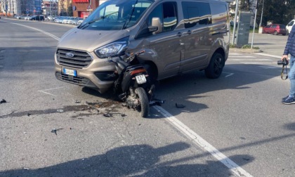 Schianto tra motorino e furgone a Treviglio: grave un 15enne