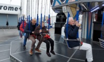 Luna park Treviglio, il video degli anziani di Anni Sereni che tornano bambini sulle giostre