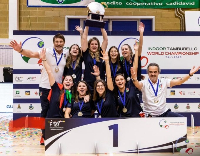 La nazionale femminile di pallatamburello porta la Coppa del Mondo a Ciserano