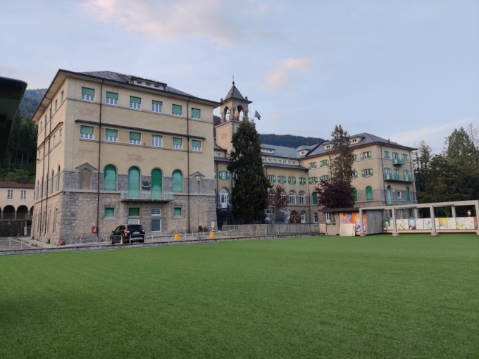 Una ventina tra studenti e insegnanti intossicati, ambulanze e Vigili del fuoco all’Abf di Clusone