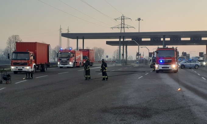 Paura in Brebemi, Tir a rischio esplosione all’uscita di Pozzuolo