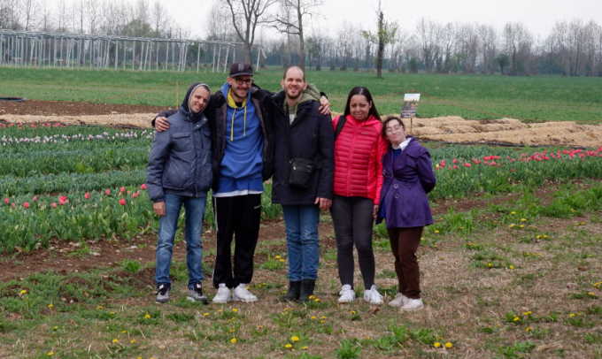 A Castel Cerreto c’è già aria di primavera tra tulipani e nuovi percorsi rurali