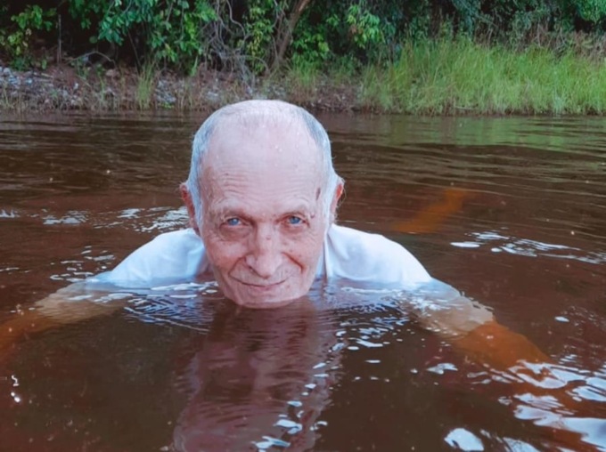 Addio a Cesare Gatti, da Caravaggio all’Amazzonia. Diceva sempre: “Meglio poveri, ma liberi”