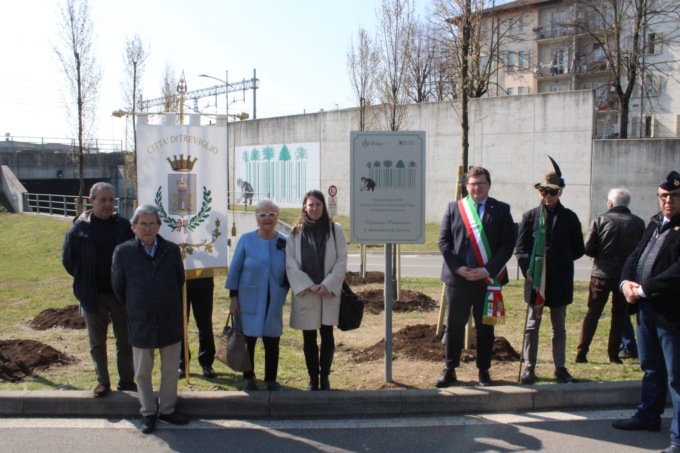 Vittime del Covid, a Treviglio un murales e una targa per ricordarle