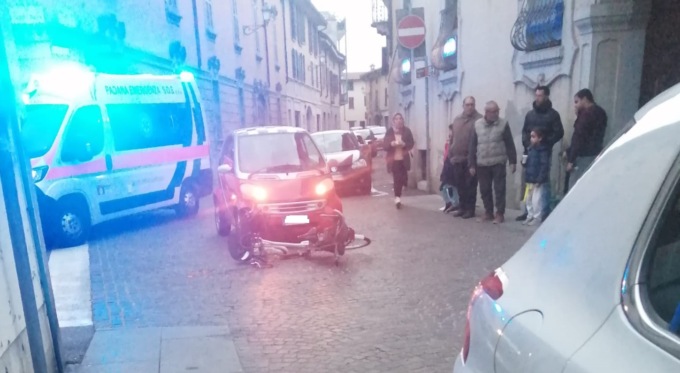 Investiti da una Smart in centro a Caravaggio, due coinvolti tra cui una bambina