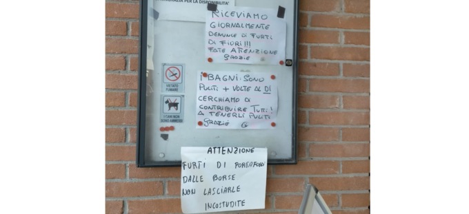 La denuncia al cimitero di Cologno: “Rubano portafogli e fiori dalle tombe”