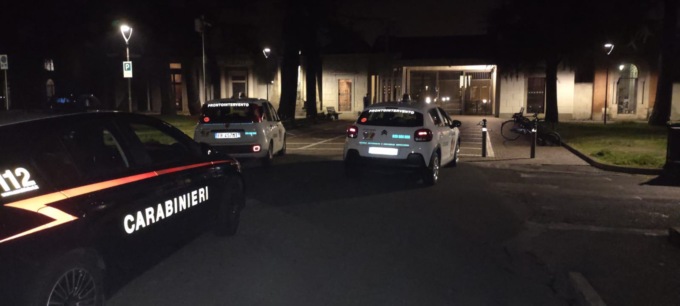 Rubava rame al cimitero, danneggiate una ventina di tombe
