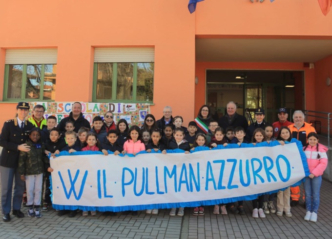 A scuola di sicurezza stradale con il Pullman Azzurro della Polizia