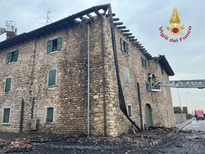 Incendio alla Cascina dei Filagni, proprietari (e ristorante) in salvo