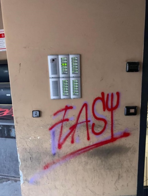 Imbrattano i muri