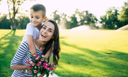 Wow, che spettacolo di mamma! Fatele gli auguri sui nostri giornali