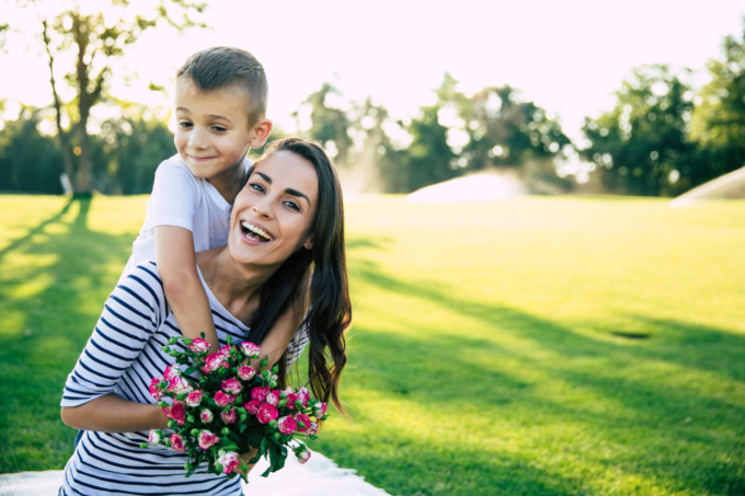 Wow, che spettacolo di mamma! Fatele gli auguri sui nostri giornali