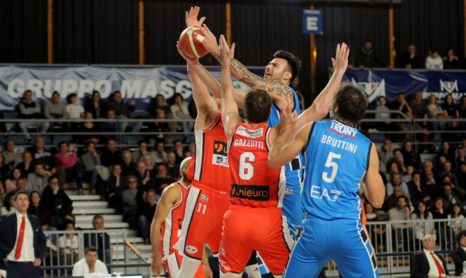 Battaglia al PalaFacchetti, la Uniero Forlì supera Treviglio