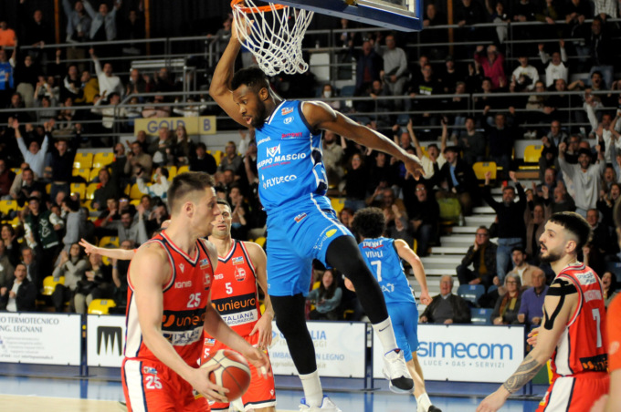 Treviglio sul parquet di Forlì uno spareggio per la vetta