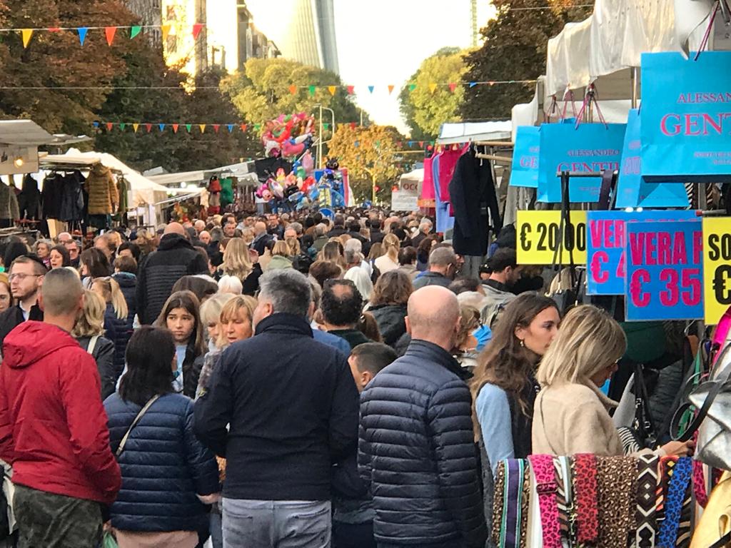 Gli Ambulanti di Forte dei Marmi a Milano, Via Washington, Festa d'Autunno 2022 (3)