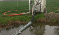 Siccità in Lombardia, c'è chi comincia a "rubare" l'acqua: sanzionato agricoltore