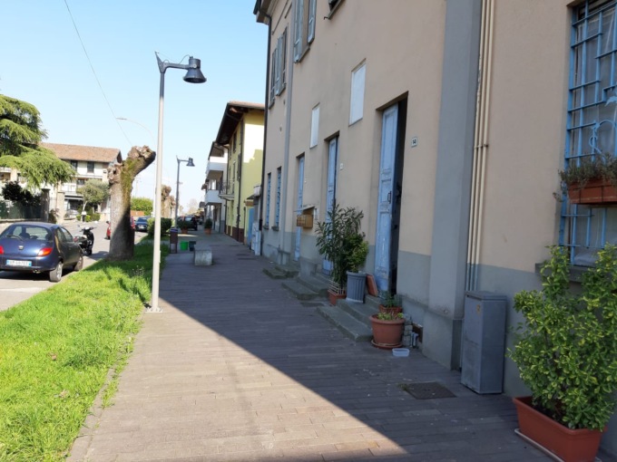 Esce dal centro sociale e si accascia a terra, grave un 84enne