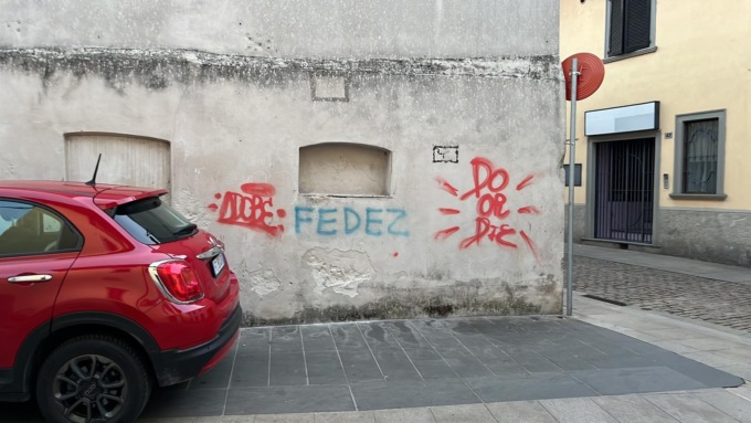 Imbrattano i muri